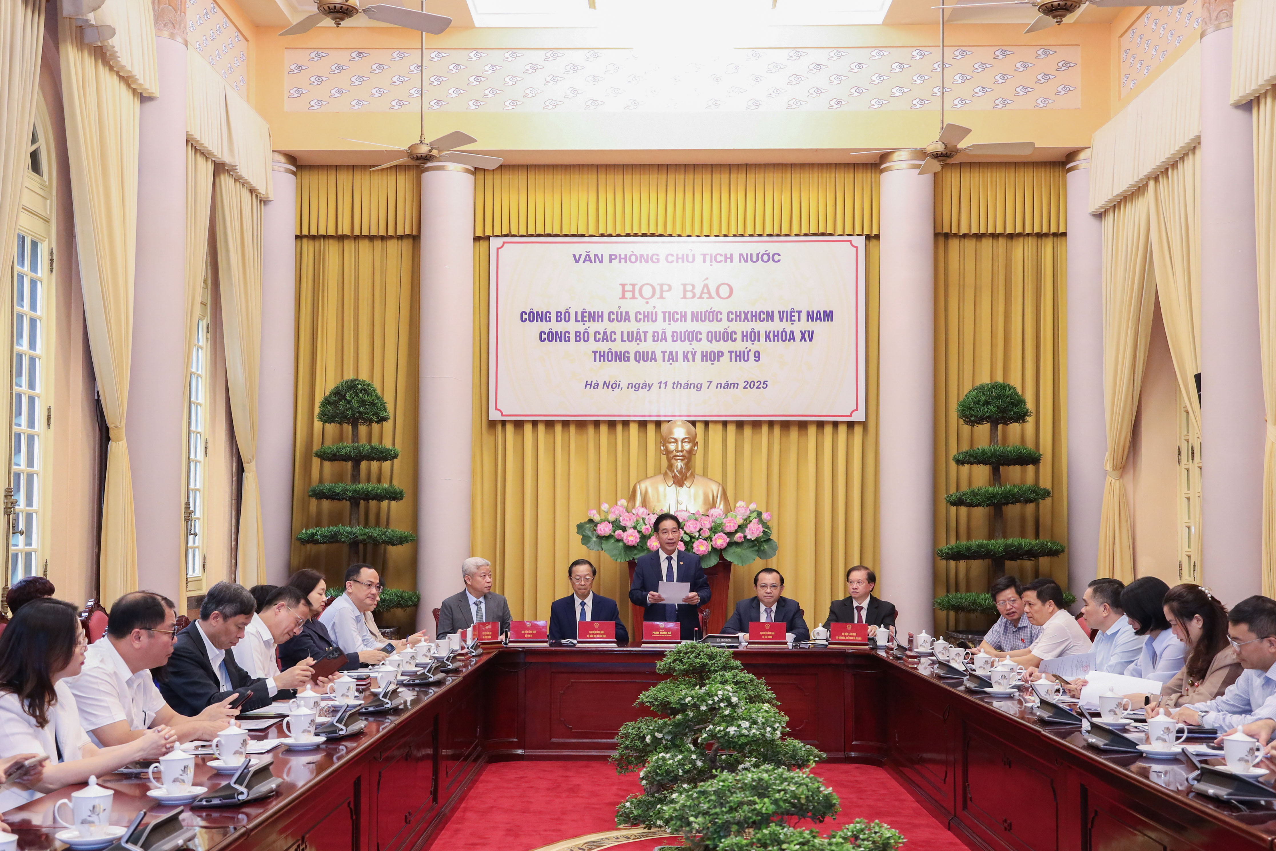 Sáng ngày 11/7, tại Phủ Chủ tịch, Văn phòng Chủ tịch nước tổ chức họp báo công bố Lệnh của Chủ tịch nước công bố các luật đã được Quốc hội khóa XV thông qua tại Kỳ họp thứ chín.

